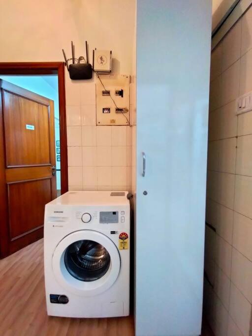 Mon Desire 5, Perry Cross Rd, Bandra West By Connekt Homes Bombay Exterior foto